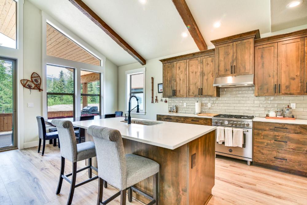 Government Camp Vacation Rental with Private Hot Tub